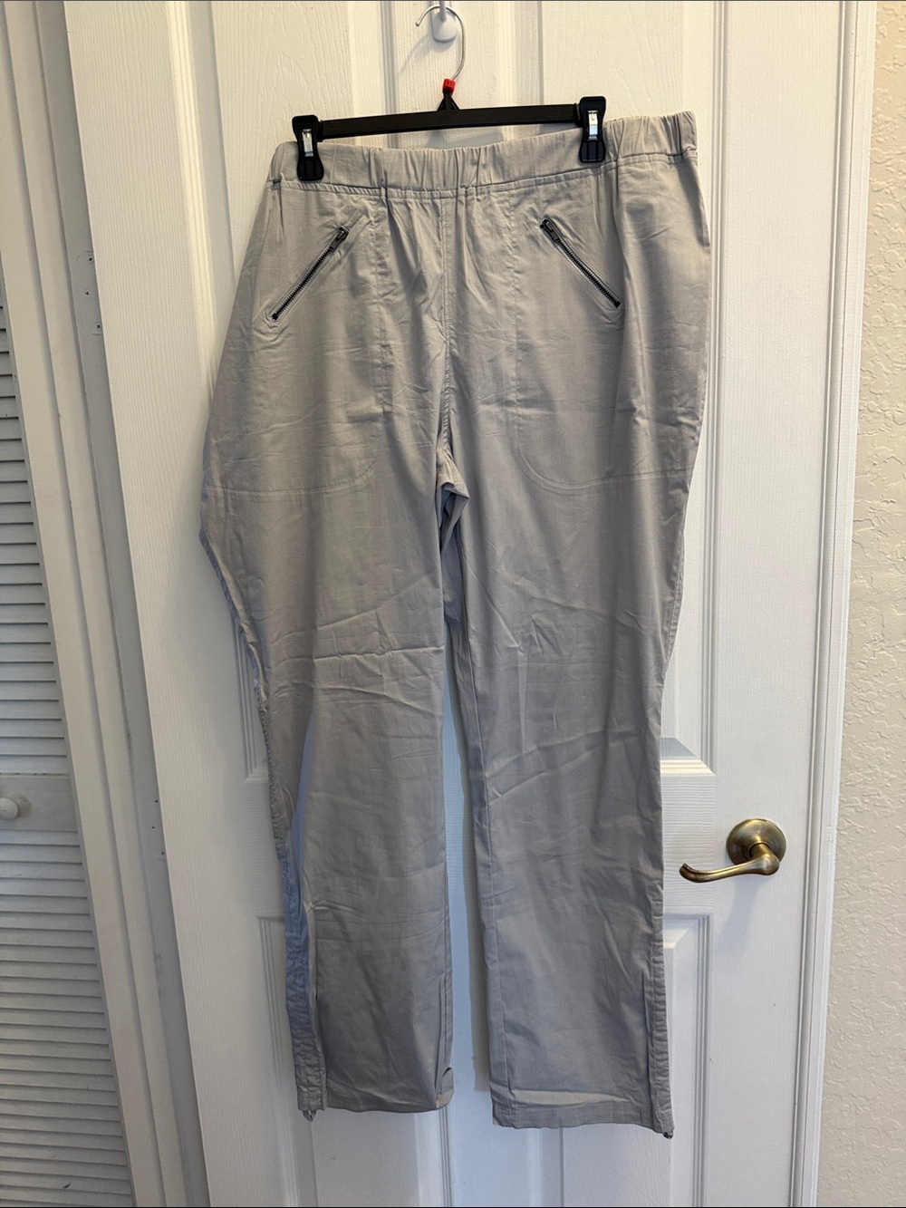 Wendy Williams Light Gray Women’s Casual Zip-Pocket Pants with drawstring legs
